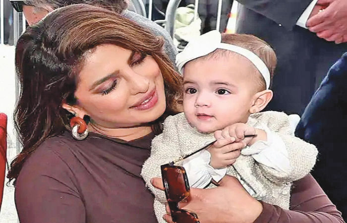 બોલીવૂડના એ કલાકારો જેમણે સરોગસી દ્વારા સંતાન સુખ મેળવ્યું 1 - image