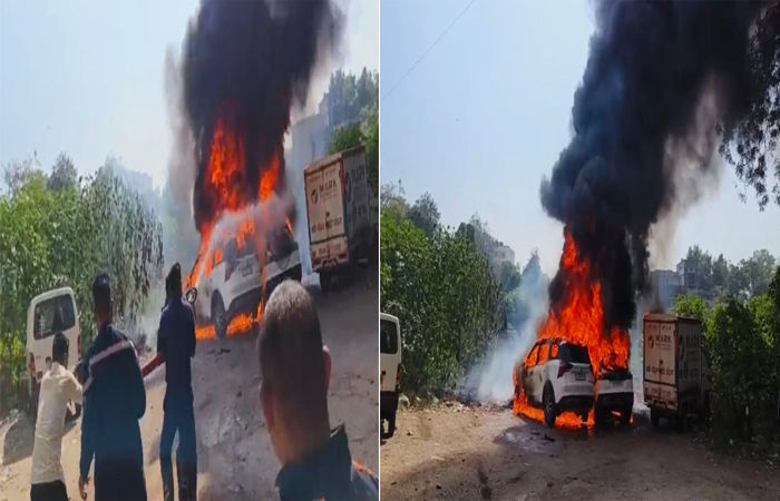 વડોદરાના કાલાઘોડા નજીક ખુલ્લામાં પાર્ક કરેલી બે કાર આગમાં લપેટાઈ, ટેમ્પાને બચાવી લીધો 1 - image