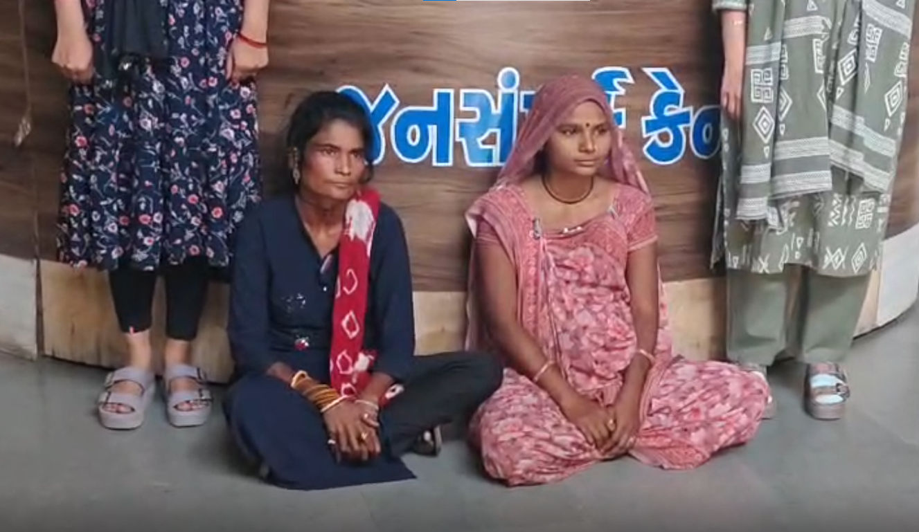 અમદાવાદના જ્વેલર્સમાં સોનાની ચોરી કરતી બે મહિલાઓ જેલહવાલે, ગ્રાહક બનીને આવતી અને દાગીના સેરવી લેતી 2 - image