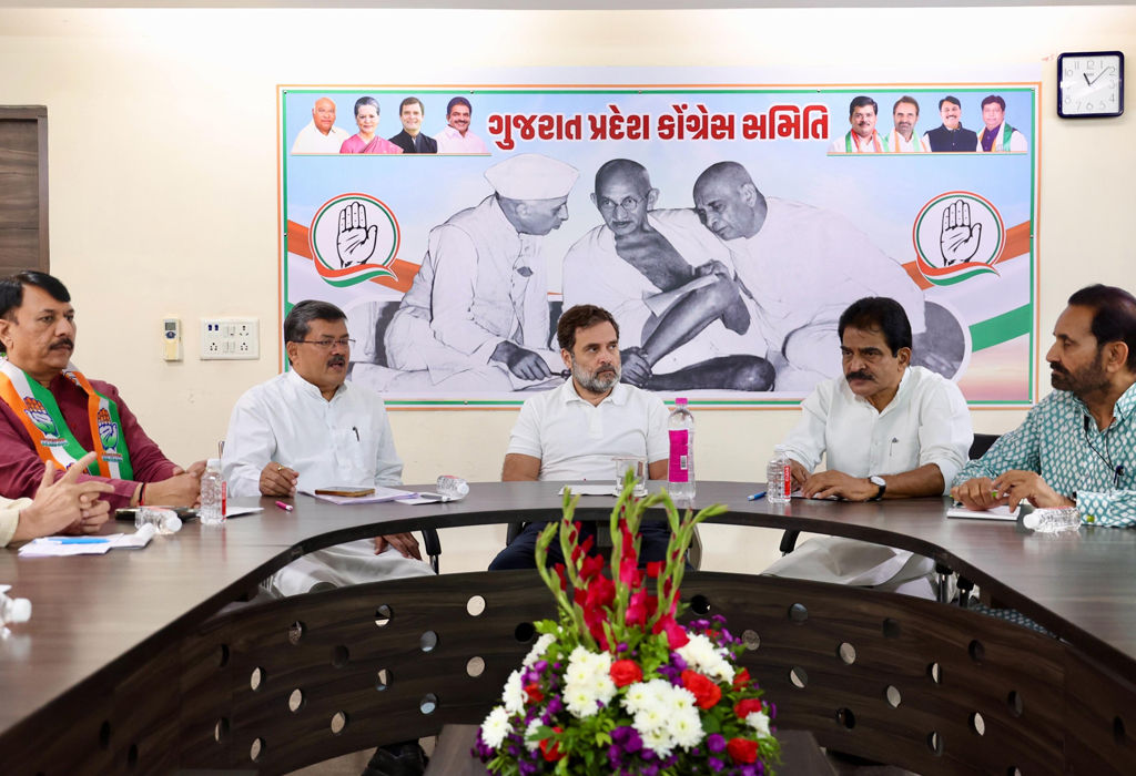 રાહુલ ગાંધીએ સિનિયર નેતાઓનો ઉધડો લીધો, કોંગ્રેસ કાર્યકર્તાઓએ કહ્યું શીર્ષ નેતૃત્વને કારણે ગુજરાતમાં પાર્ટીનું પતન 10 - image