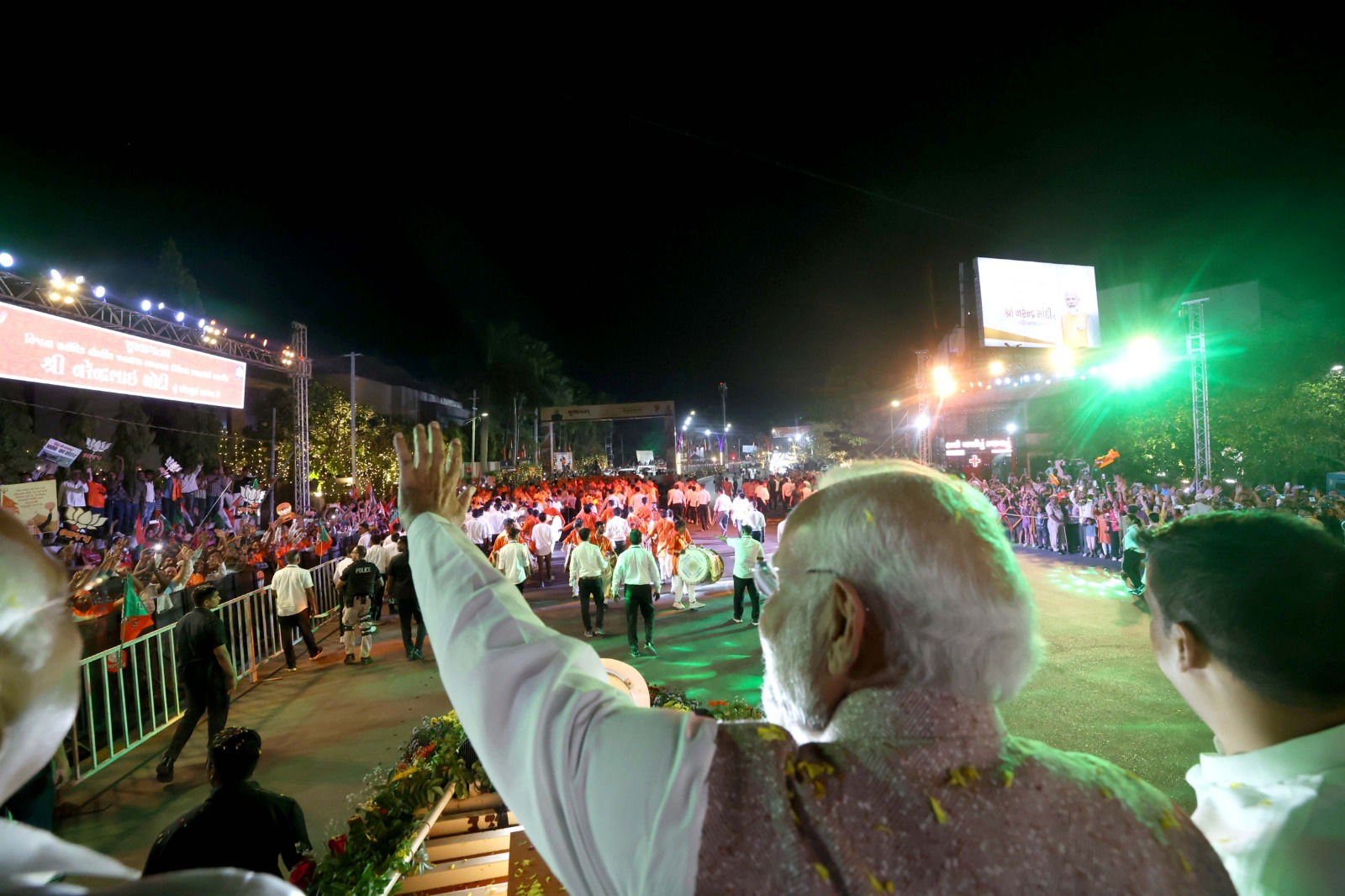 વડોદરામાં વડાપ્રધાન મોદીએ ફરી કહ્યું- 'સોનાની ખરીદી ટાળો, પેટ્રોલ, ડીઝલ, ગેસ જરૂરિયાત પ્રમાણે વાપરો' 2 - image