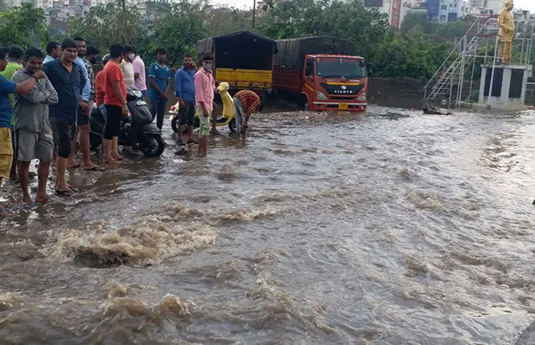 મેઘરાજાનું તાંડવ : પંજાબમાં પૂર તો રાજસ્થાન અને ગુજરાત જળબંબાકાર, આજે પણ ઍલર્ટ 3 - image