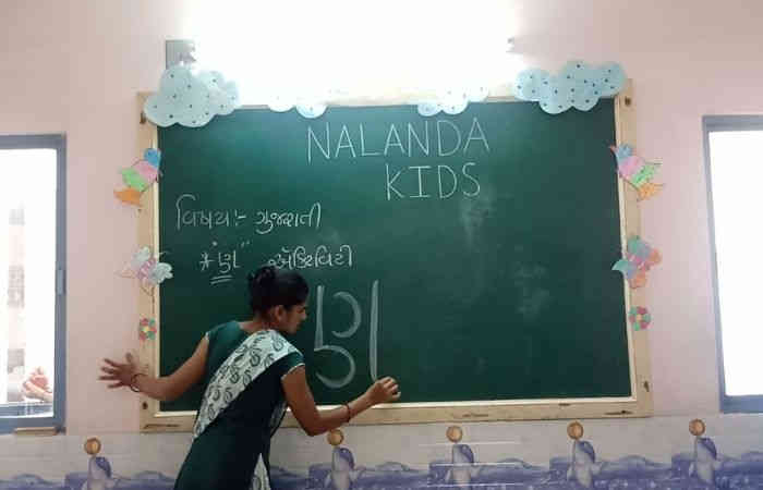 રાજ્ય સરકાર કોને પ્રવાસી શિક્ષકો કહે છે ? પ્રવાસી શિક્ષકોને શું લાભ મળશે ? 1 - image