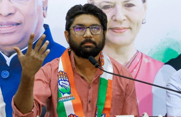 'આ વખતે પોલીસને મહિલાઓ સવાલ કરશે, હું નહીં...', વાવ-થરાદમાં જિજ્ઞેશ મેવાણીનો હુંકાર