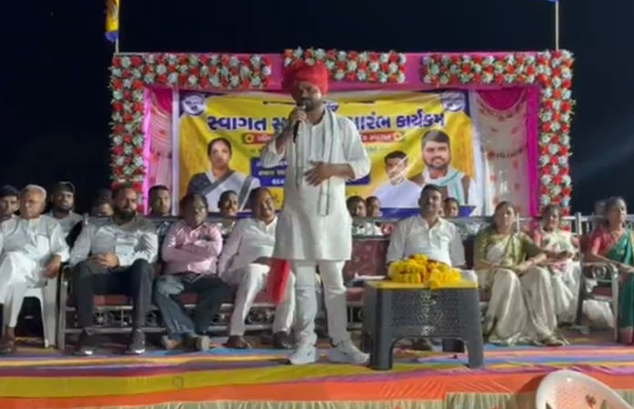 નર્મદામાં ભાજપ-કોંગ્રેસને મોટો ઝટકો: AAP ધારાસભ્ય ચૈતર વસાવાની હાજરીમાં અનેક મોટા નેતાઓનો પક્ષપલટો 1 - image