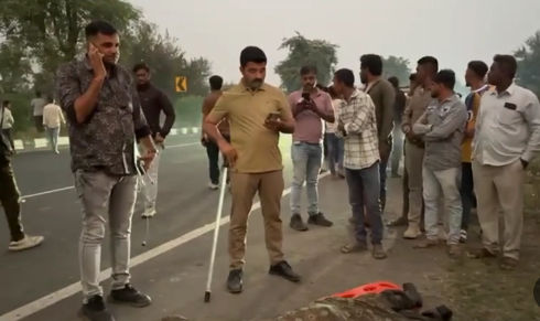 શામળાજી-હિંમતનગર હાઈવે પર ગમખ્વાર અકસ્માત, કાર પલટી જતાં 3ના મોત, 2 ઈજાગ્રસ્ત 3 - image