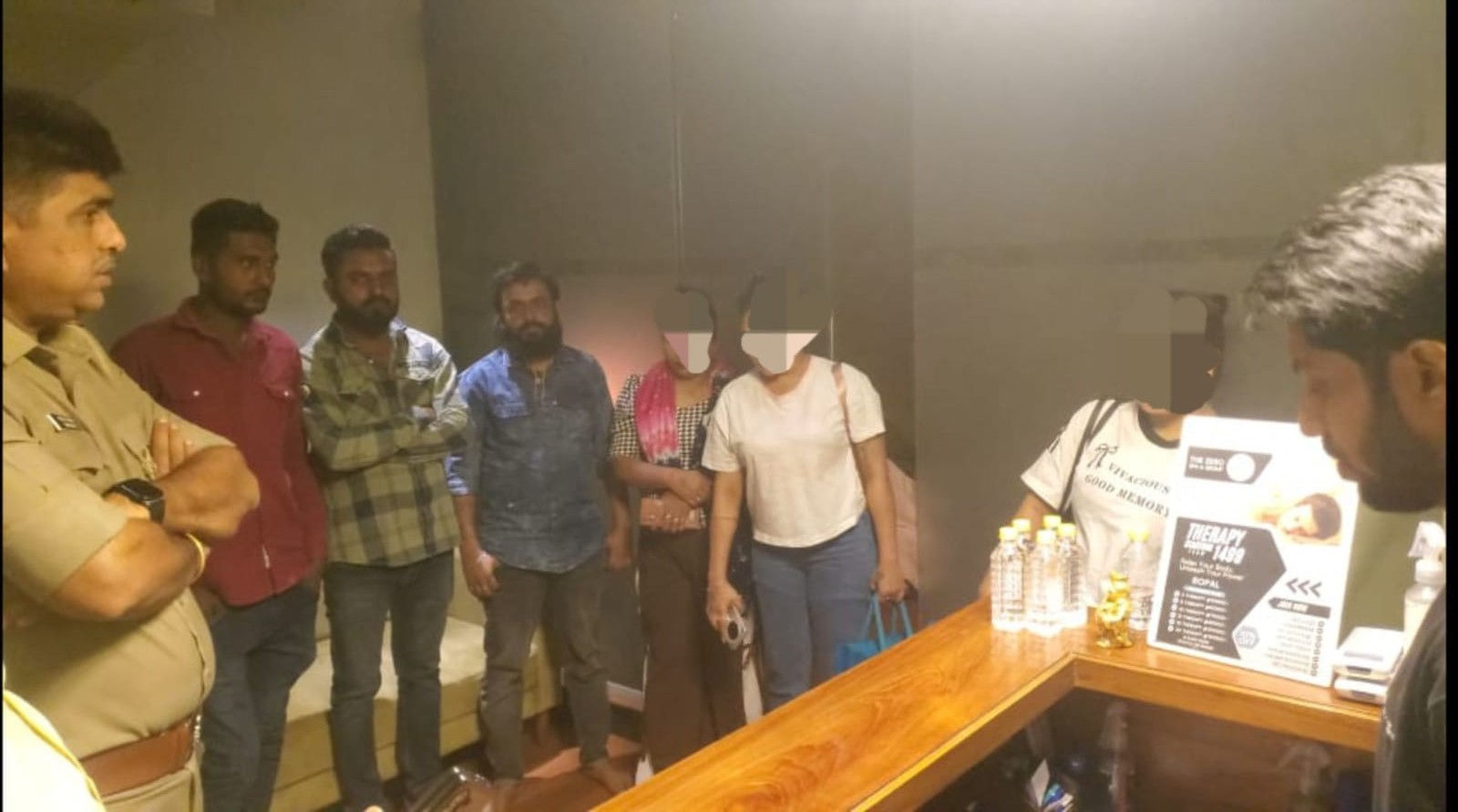 ચાલો તેનો સામનો કરીએ, પોલીસના દરોડાની પણ સ્પા સંચાલકો 2 પર કોઈ અસર થતી નથી - છબી