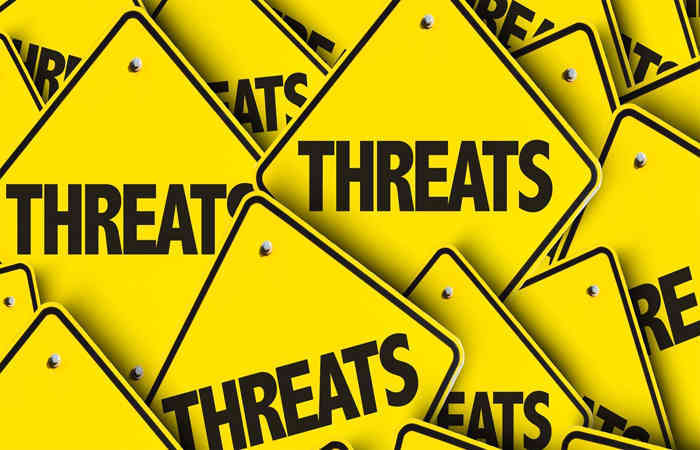 દ્વારકામાં પોલીસ કર્મચારીનો કાંઠલો પકડી, મારી નાખવાની ધમકી 1 - image