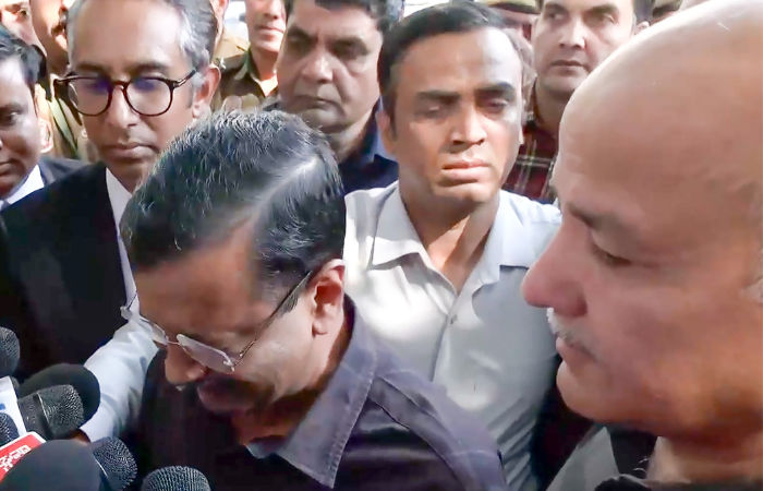 લિકર પોલિસી કેસમાં કેજરીવાલ અને સિસોદિયા નિર્દોષ, ચુકાદો સાંભળી રડી પડ્યા દિલ્હીના પૂર્વ CM 1 - image