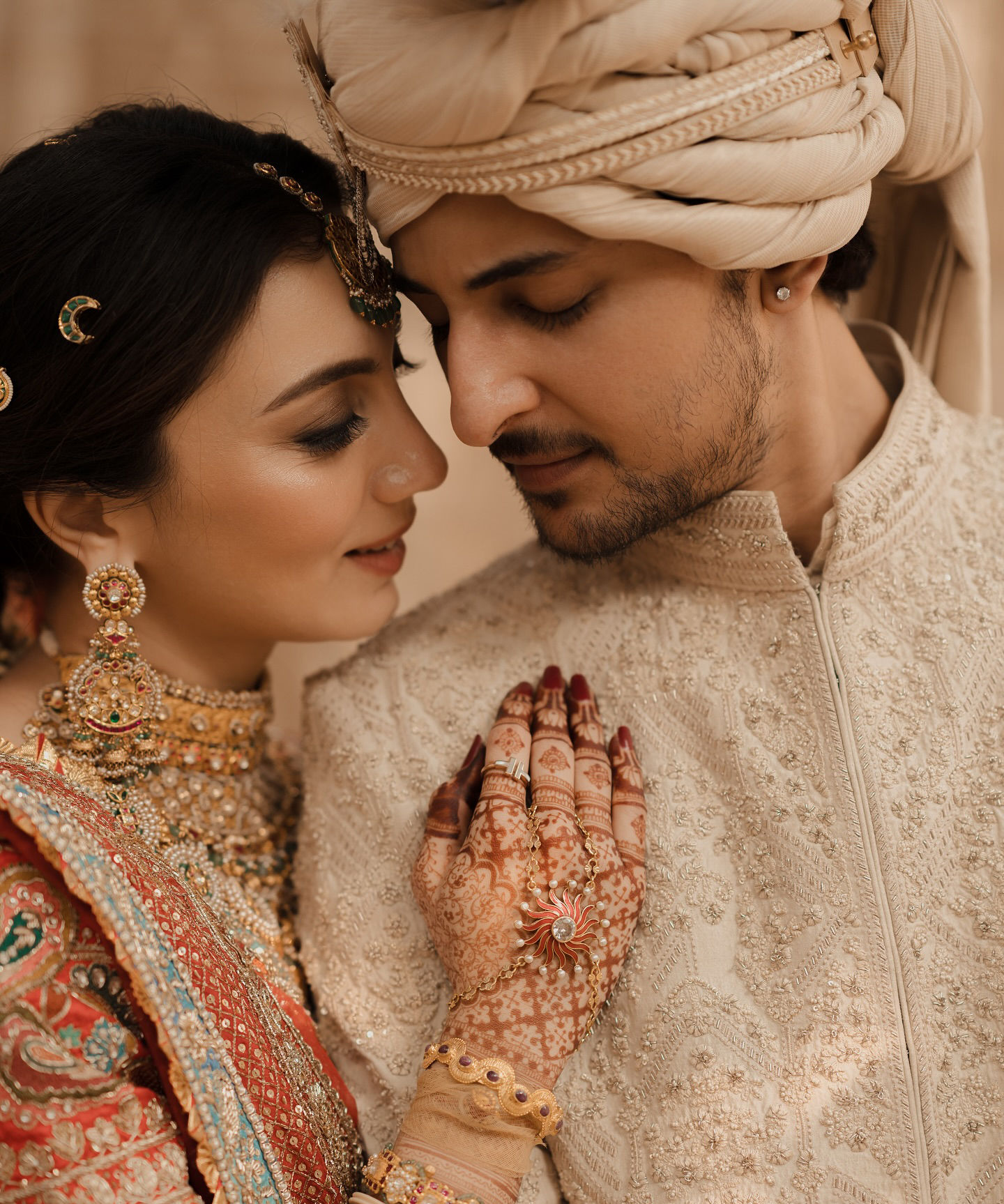 સિંગર દર્શન રાવલે ગુપચુપ રીતે કર્યા લગ્ન, સામે આવી તસવીરો, જાણો કોણ છે દુલ્હન? 3 - image