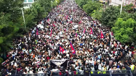 નેપાળે ફેસબુક, ઇન્સ્ટાગ્રામ અને યુ ટયૂબ સહિતના સોશિયલ મીડિયા પર કેમ પ્રતિબંધ મુકયો ? 1 - image