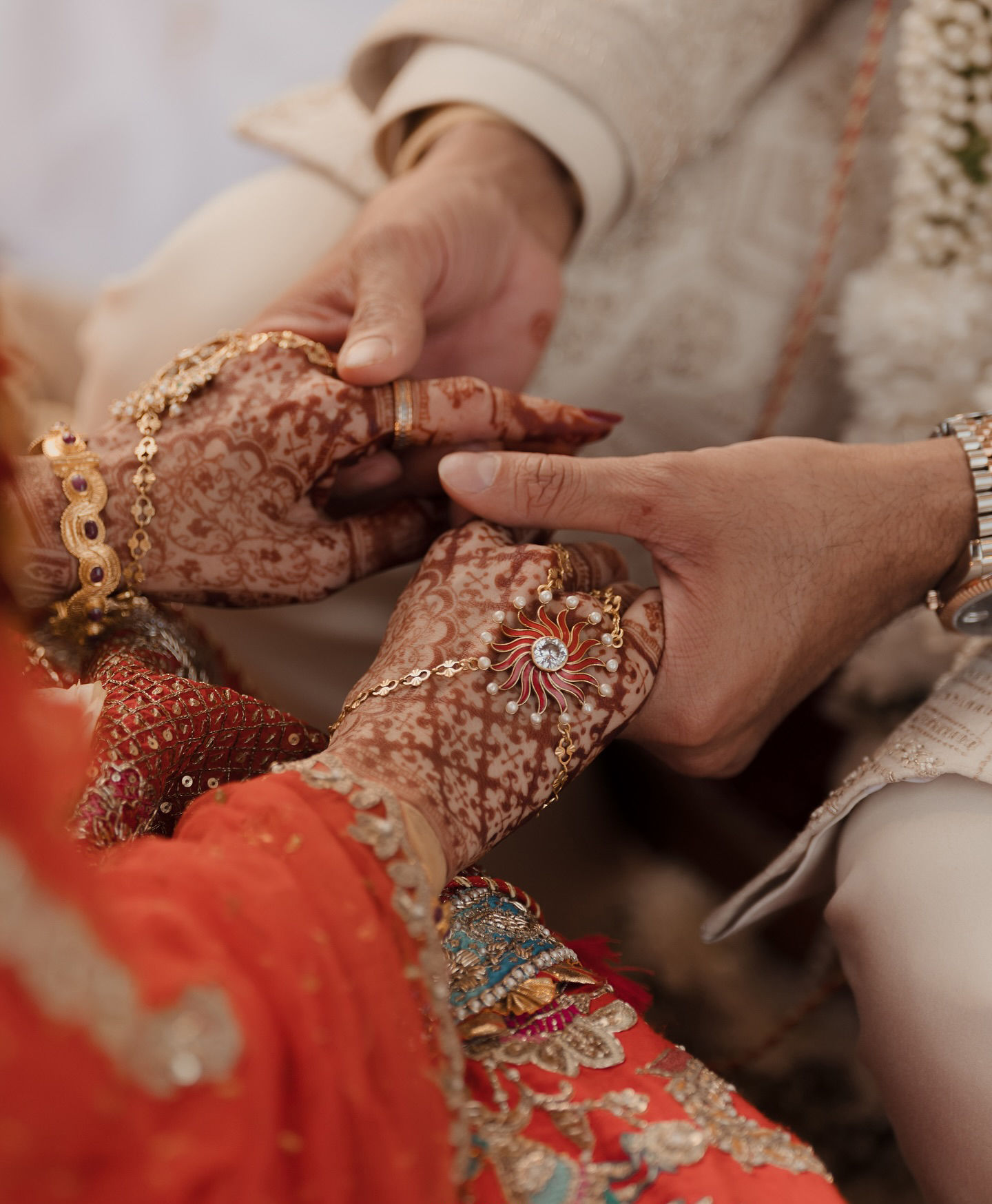 સિંગર દર્શન રાવલે ગુપચુપ રીતે કર્યા લગ્ન, સામે આવી તસવીરો, જાણો કોણ છે દુલ્હન? 6 - image