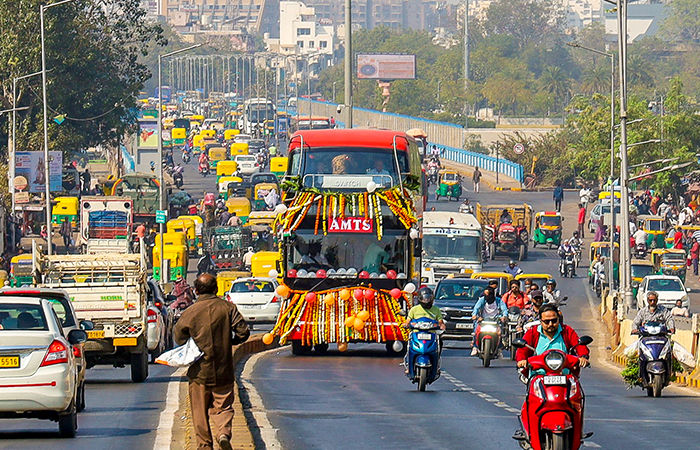 AMTS-BRTS પહેલેથી જ ખોટમાં છે, તો પણ સિંગલ ટિકિટ સિસ્ટમ માટે રૂ. 470 કરોડનો કોન્ટ્રાક્ટ એક જ પાર્ટીને 1 - image