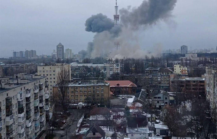 રશિયાના તુઆપ્સે પોર્ટ પર યુક્રેનના ડ્રોન હુમલા, ઓઈલ ટર્મિનલ પર ભીષણ આગથી ભારે નુકસાન 1 - image