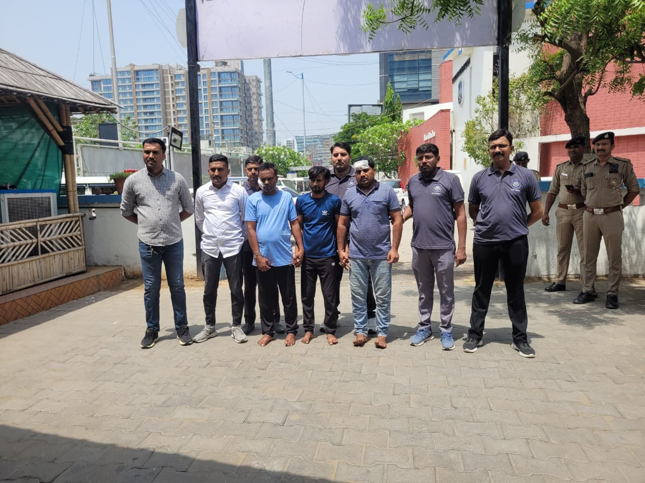 અમદાવાદ: રાજસ્થાન ભાગવાની ફિરાકમાં હતા જીવરાજ બ્રિજ હત્યા કેસના આરોપી, પોલીસે પ્લાનિંગથી પકડ્યા 2 - image