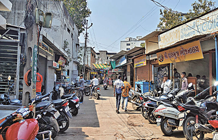 નડિયાદમાં માણેકચોકમાં લારીની જગ્યાએ પાકા બાંધકામ ખડકી દેવાયા 1 - image