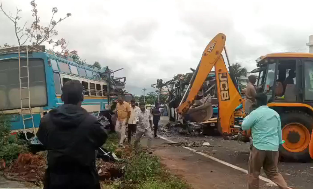 તમિલનાડુમાં બે બસ વચ્ચે ભયાનક ટક્કર, 6 લોકોના મોત, 30 મુસાફર ઈજાગ્રસ્ત 4 - image