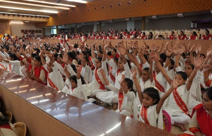 બીએપીએસ સ્વામિનારાયણ સંસ્થાના 15,666 બાળકોએ ‘સત્સંગ દીક્ષા’ ગ્રંથના 315 શ્લોકના મુખપાઠ કરી રચ્યો ઈતિહાસ 5 - image