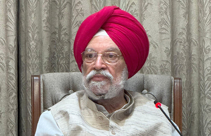 લૉકડાઉનની અફવાઓ પર સરકારનો જવાબ: કેન્દ્રીય મંત્રીએ કહ્યું - 'આવો કોઈ પ્રસ્તાવ નથી' 1 - image