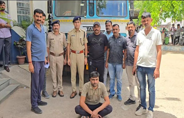 વઢવાણના વસ્તડી નજીક ટેન્કરમાં છુપાવીને લઇ જવાતો 95 લાખનો દારૂ ઝડપાયો 1 - image