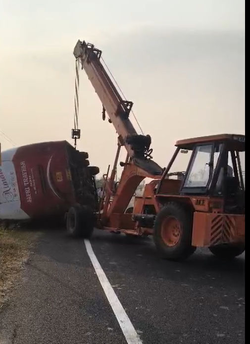 ધોળકા-બગોદરા હાઈવેની ચોંકાવનારી ઘટના: અકસ્માત બાદ જે બસ ચાલક 'ફરાર' મનાતો હતો તેનો 6 દિવસ બાદ ખેતરમાંથી મૃતદેહ મળ્યો 3 - image