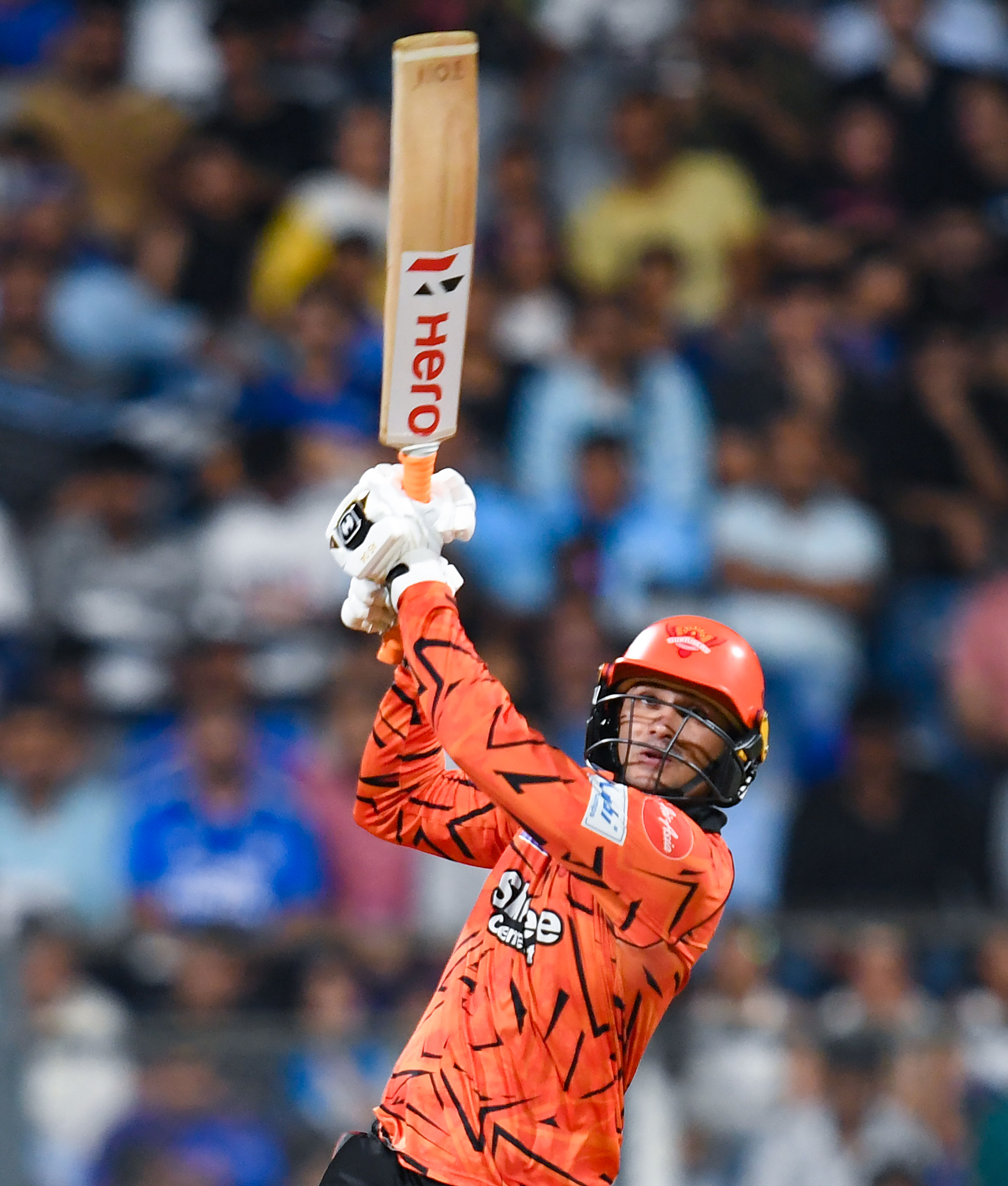 IPL-2026 : અભિષેક શર્માએ ઈતિહાસ રચ્યો, ભારતમાં 300 સિક્સર પુરી કરનારો વિશ્વનો છઠ્ઠો બેટ્સમેન બન્યો 2 - image