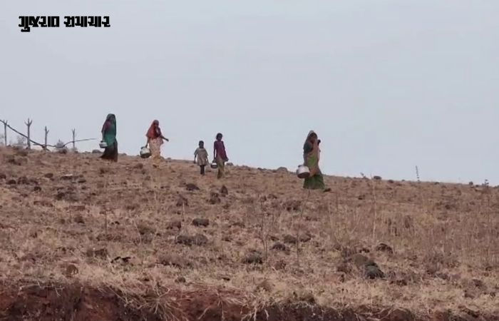 છોટા ઉદેપુર : ડુંગર વિસ્તારોમાં સ્થાનિકોના પાણી માટે વલખાં, યોજના ફક્ત કાગળ પર 2 - image