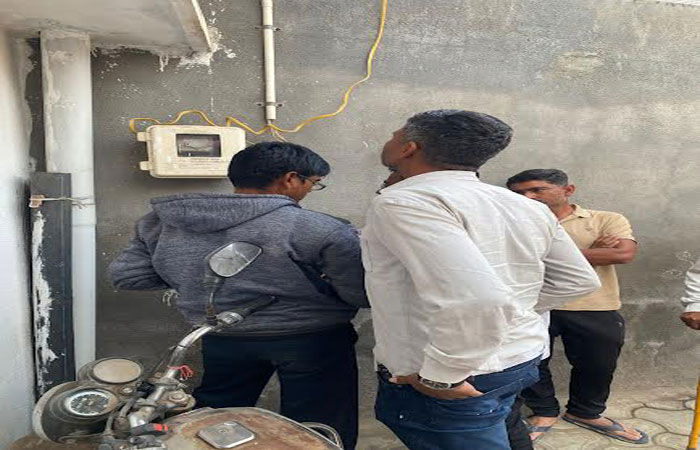 ઝાલાવાડમાં ૧૫૧ કરોડનું બાકી વીજ બિલ વસૂલવા પીજીવીસીએલ 88 હજાર જોડાણ કાપવાની શરૃઆત 1 - image