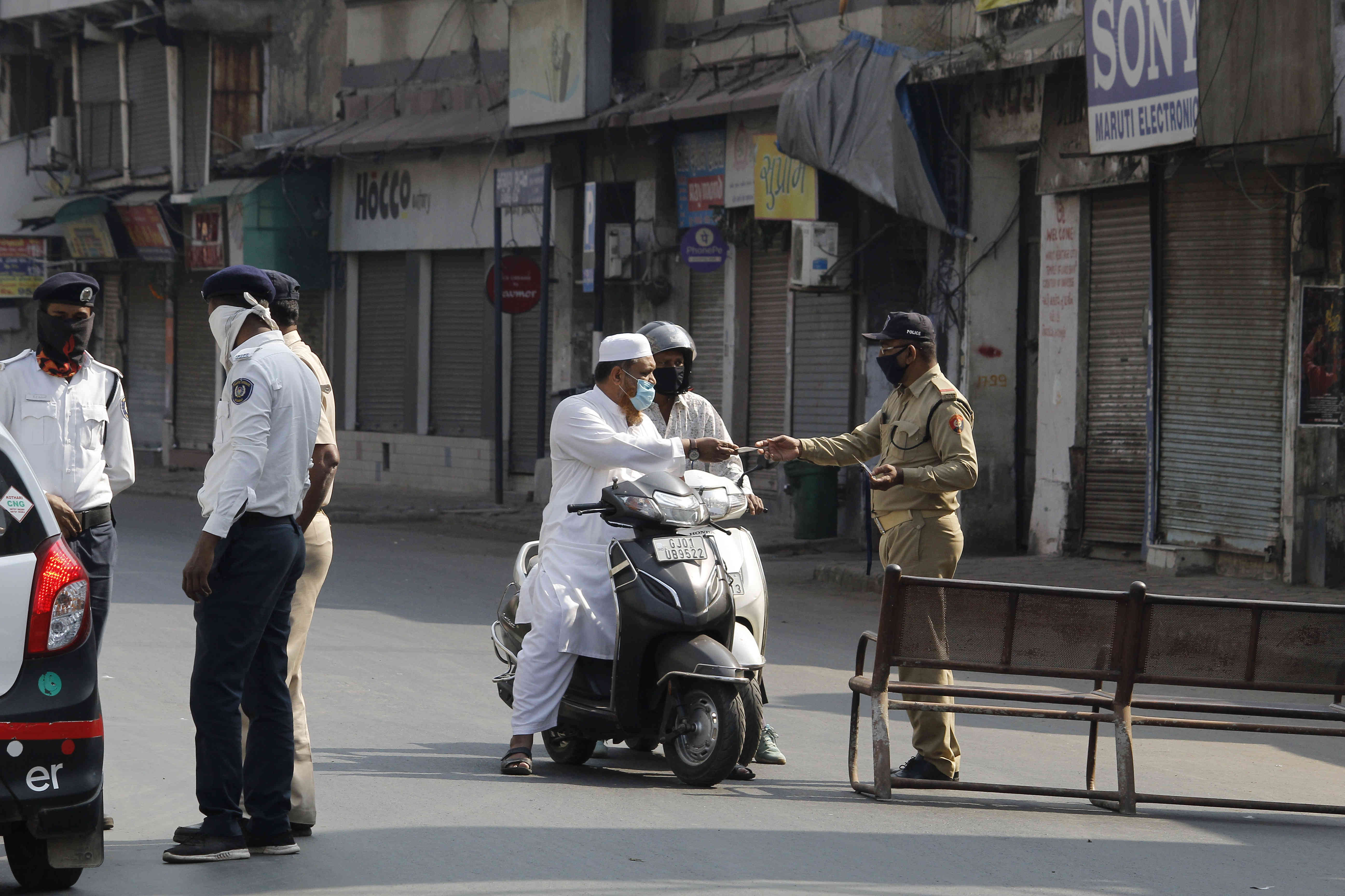 Covid19: બે વર્ષ પહેલા આજે શું થયું હતું ? જુઓ તસ્વીરોમાં... 3 - image