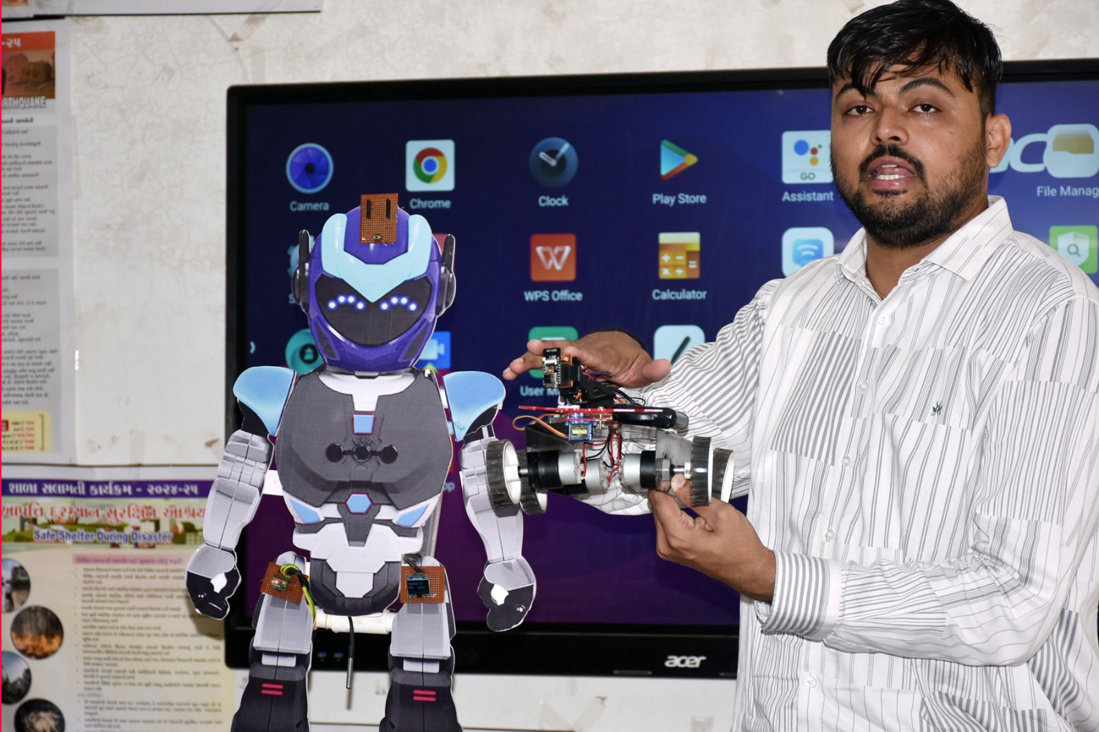 અમરેલીના શિક્ષકના નવતર પ્રયોગો: એપ, રોબોટ અને VRથી સરકારી શાળાના બાળકો માટે ગણિત-વિજ્ઞાન સરળ બનાવ્યા 5 - image
