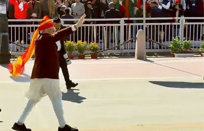 PM Modi breaks protocol, walks down Kartavya Path to greet people