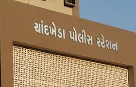 ચાંદખેડામાં બુટલેગરના મકાનમાંથી  પીસીબીએ દારૂનો જથ્થો જપ્ત કર્યો 2 - image