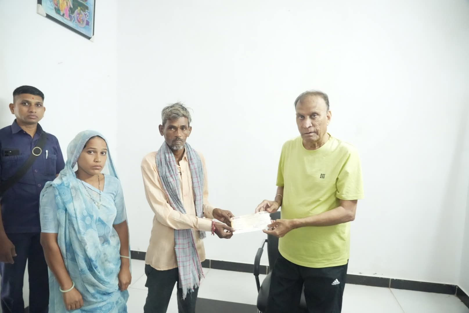 પંચમહાલમાં મકાન ધરાશાયી થતાં જીવ ગુમાવનારી મહિલાના પરિવારને રૂ.4 લાખનું વળતર, વરસાદ બાદ થઈ હતી દુર્ઘટના 2 - image