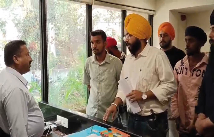 ડબલ્યુ.પી.એલ. મેચમાં શીખ યુવકોને કિરપાણ સાથે એન્ટ્રી ન આપતા વિવાદ 1 - image