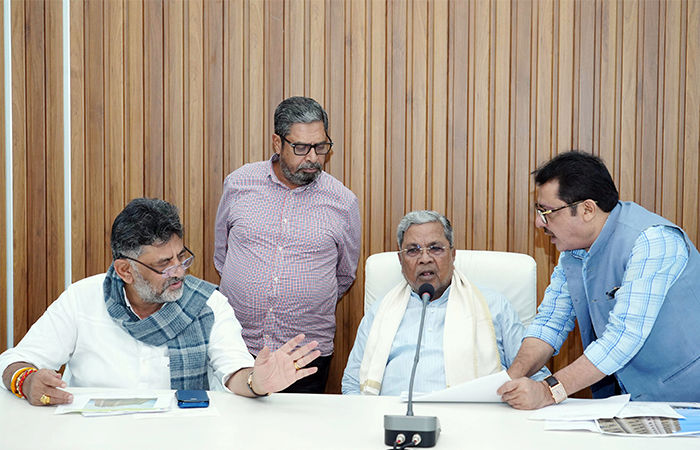 કર્ણાટકમાં કંઈક મોટું થવાના સંકેત ! CM પદેથી રાજીનામા મામલે સિદ્ધારમૈયાના મૌનથી વધ્યું સસ્પેન્સ 1 - image