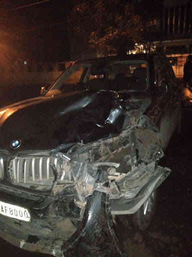 સુરત: ડુમસ રોડ પર BMW કારે બાઈકને ટક્કર મારતા 2 વ્યક્તિને ઈજા, આધેડનું મોત 2 - image