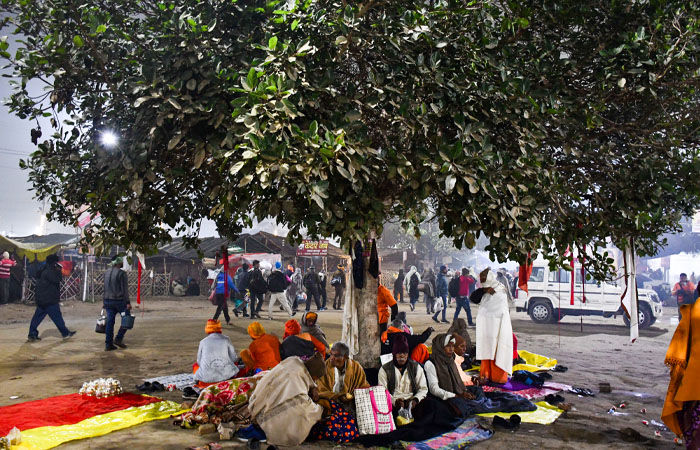 મહાકુંભમાં બે દિવસમાં 11 ભક્તોને હાર્ટઍટેક, ડૉક્ટરે ઠંડીથી બચવા સાવચેતી રાખવા આપી સલાહ 1 - image