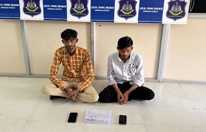 જામનગરના મોહન નગર વિસ્તારમાં થયેલી ચોરીનો ભેદ ઉકેલવામાં એલસીબીને સફળતા: બે તસ્કરો પકડાયા 2 - image