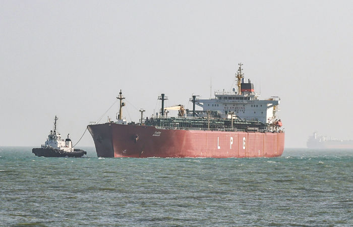 હોર્મુઝની ખાડીમાં નાકાબંધી વચ્ચે ઈરાને ભારત સાથે નિભાવી મિત્રતા! ટોલ ટેક્સ અંગે મોટી જાહેરાત 1 - image