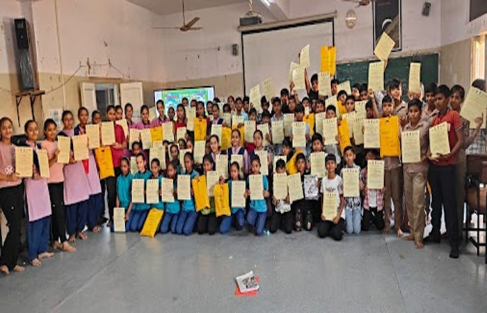 રાષ્ટ્રીય બાળ દિવસ ઉજવણી અંતર્ગત જામનગર જિલ્લાના ધ્રોળ વિજ્ઞાન કેન્દ્રમાં કાર્યશાળા યોજાઈ 2 - image