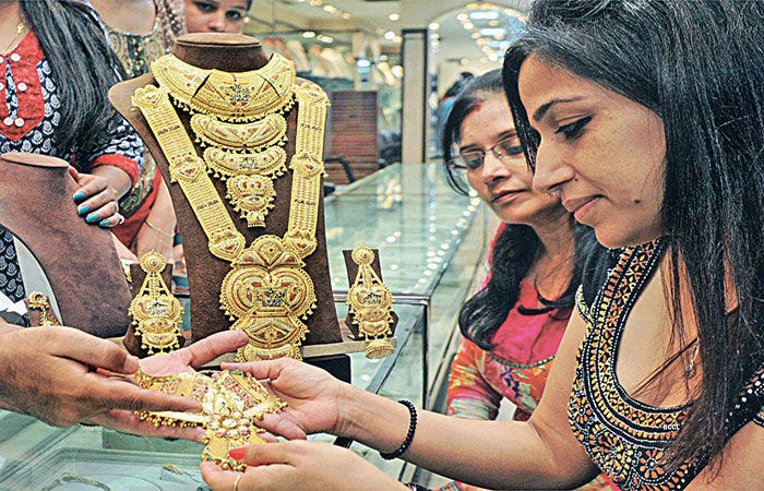 Gold Prices Today: સોનાની આક્રમક તેજીમાં વિરામ, સળંગ બીજા દિવસે પણ ભાવ ઘટ્યા