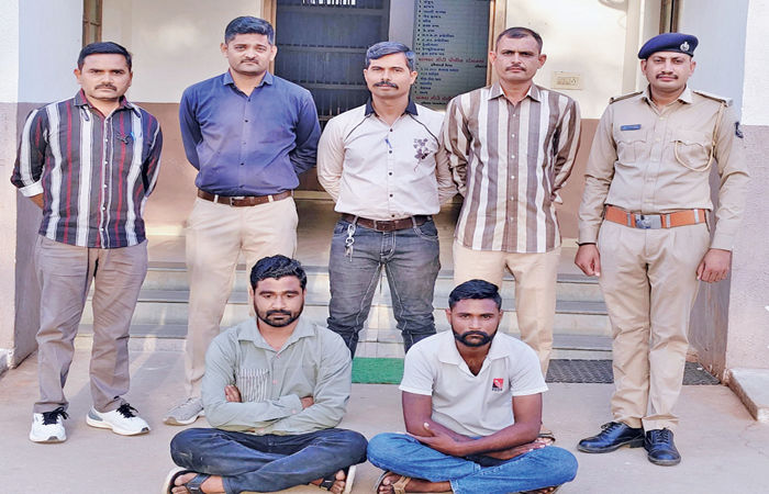 દંપતી પર હુમલો કરી લૂંટ કરનાર બે આરોપીના બે દિવસના રિમાન્ડ મંજૂર 1 - image