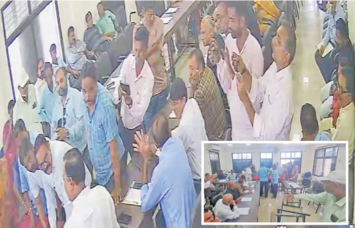 ખંભાત પાલિકાની સભામાં ખુરશીઓ ઉછળી, મારામારી 1 - image