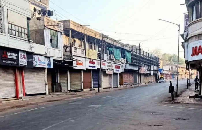 રાજકોટમાં 6 દિવસ બાદ આજે સવારથી કરફ્યુ હટી ગયો 3 - image