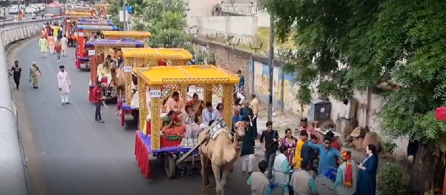 અમદાવાદમાં એકસાથે 885 ભાવિકોની માસક્ષમણ તપશ્ચર્યા, આજે વરઘોડો કઢાયો, કાલે રિવરફ્રન્ટ પર પારણાં 3 - image