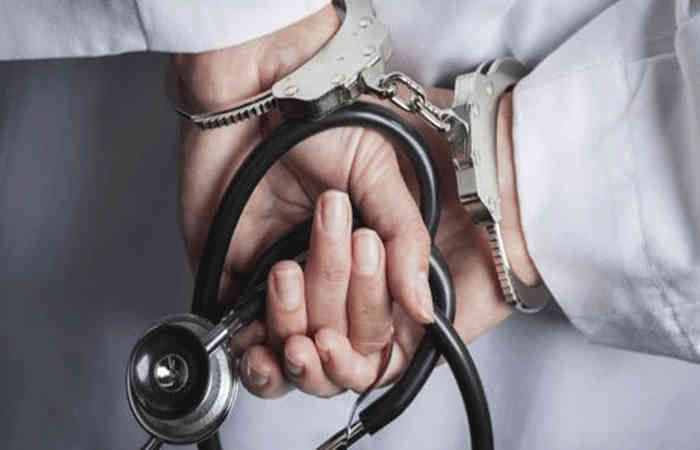 મીઠીરોહરમાં લોકોનાં આરોગ્ય સાથે ચેડા કરતો બોગસ તબીબ ઝડપાયો 1 - image