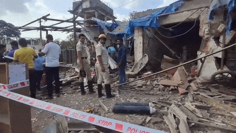 દાદરા નગર હવેલીના સેલવાસમાં ગેસ ગોડાઉનમાં ભીષણ બ્લાસ્ટ: 4 લોકોના મોત, 5ની હાલત ગંભીર 1 - image