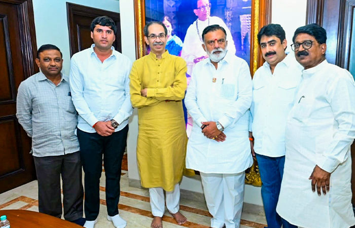 ઉદ્ધવ ઠાકરેને ઝટકો: 6 બળવાખોર સાંસદોની શિંદે જૂથમાં જોડાવાની જાહેરાત, લોકસભા સ્પીકરને સોંપ્યો પત્ર 1 - image