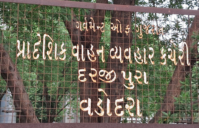 છેલ્લા એક મહિનામાં ૨૩૭૭ વાહનચાલકોને રૂા.૮૩.૮૬ લાખનો દંડ 1 - image