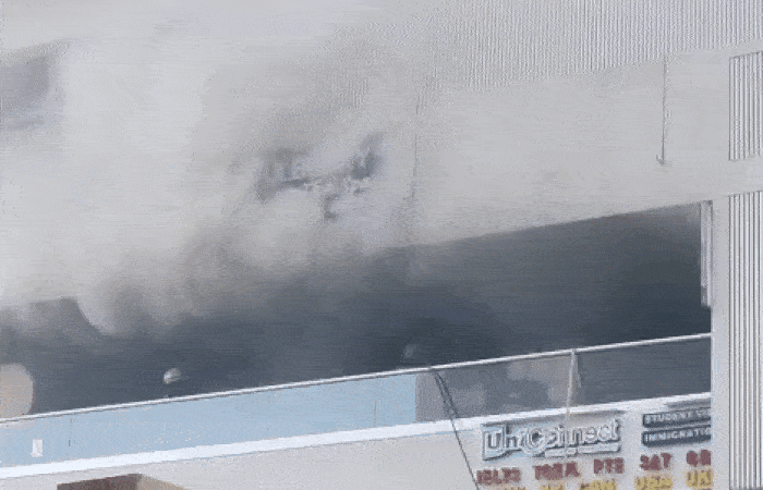 અમદાવાદ: ચાંદખેડાના પેલેડિયમ બિઝનેસ હબમાં લાગેલી આગ ભારે જહેમત બાદ કાબૂમાં, સ્પા સેન્ટર બળીને ખાક 1 - image